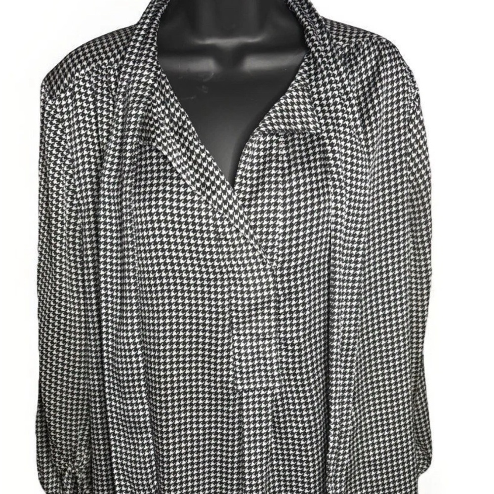 New York and Company Black and White Houndstooth Women’s Top